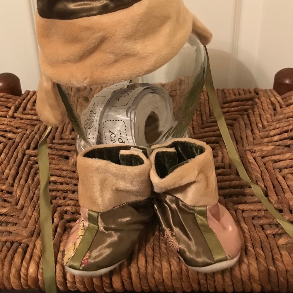 Baby Ya-Ya Chinese Silk and Faux Fur Hat/Booties